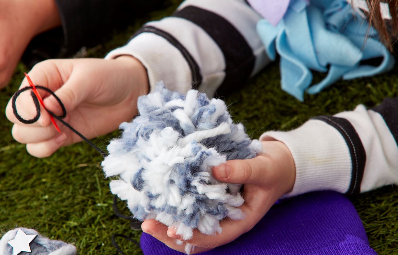 Beanie And Pom Pom Making Kit - Perfect For Winter!